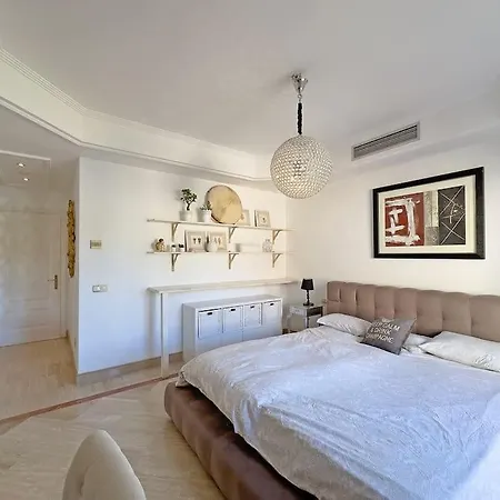 Apartment Elegant Penthouse On Marbella's Golden Mile Marbella