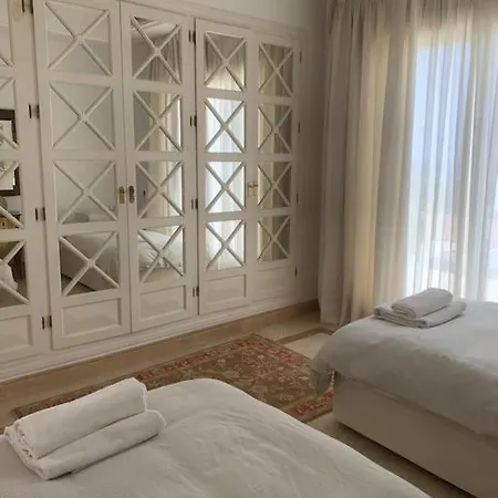 Apartment Elegant Penthouse On Marbella's Golden Mile Marbella